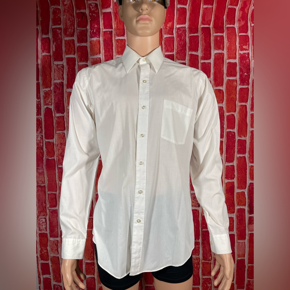 Men’s long sleeve shirt.